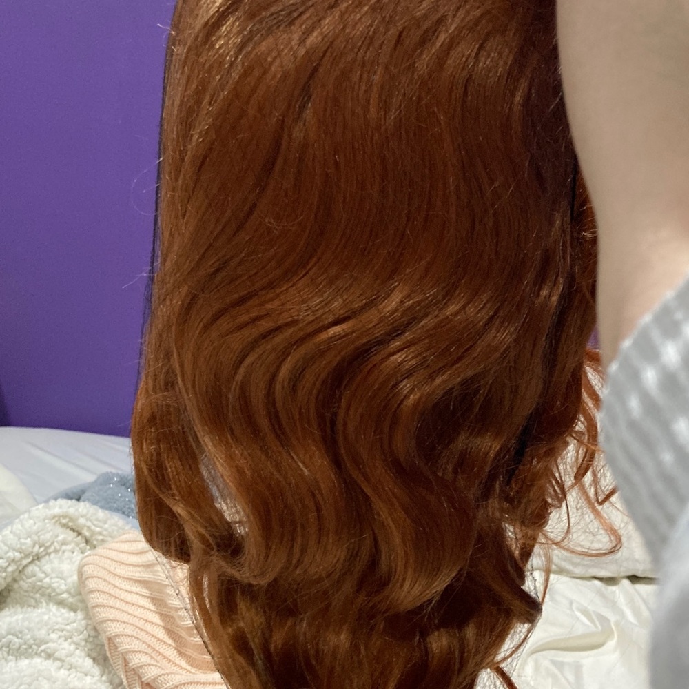 Red Wig - Picture 4 of 5